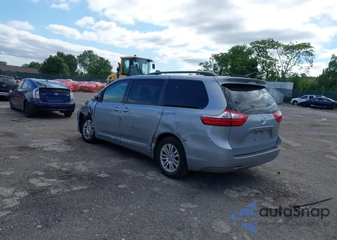 2017 Toyota Sienna Xle 8 Passenger z USA, uszkodzony, nr VIN 5TDYZ3DC9HS819788